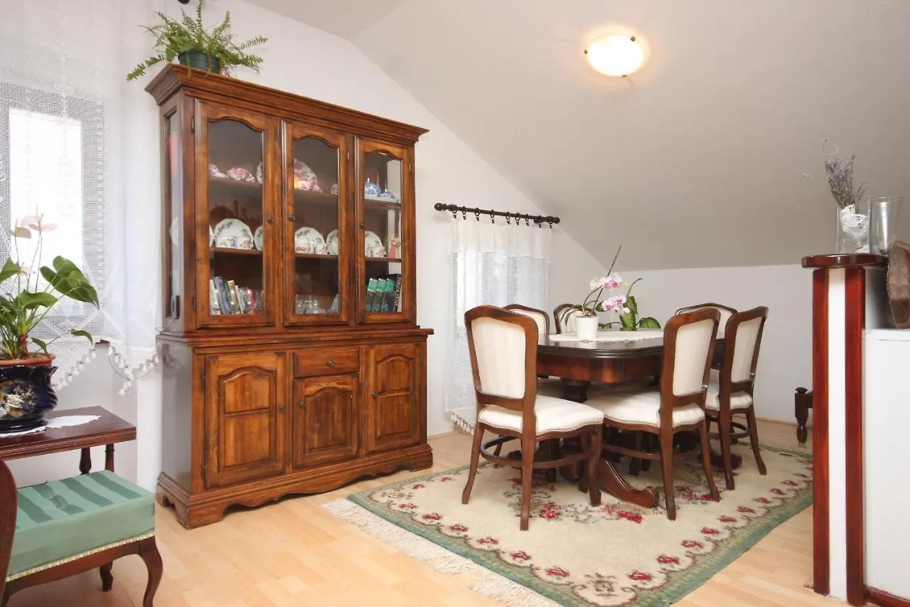 Apartments And Rooms With Parking Space Cunski, Losinj - 2498 招待所